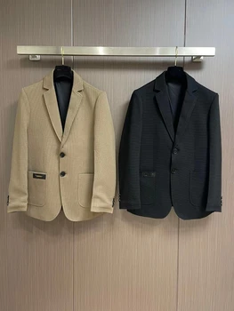 2024 Пролетна мъжка мода Нова персонализирана трикотажна тъкан Изящно рязане, нисък ключ, прост, благороден, елегантен костюм палто